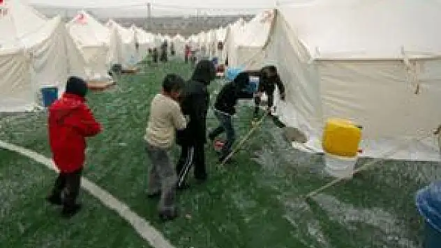 Soğuklardan sonra şimdi de kar yağışı