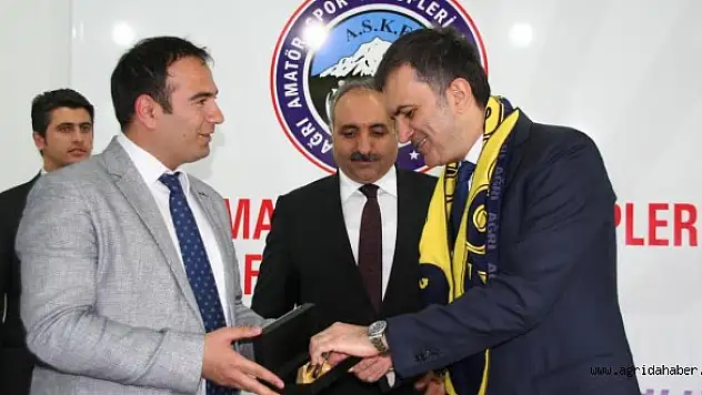 Bakan Çelik Ağrı Amatör Spor Kulübünü Ziyaret Etti