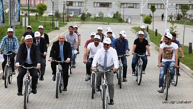 REKTÖR  ÖĞRENCİLER SAĞLIKLI YAŞAM İÇİN PEDAL  ÇEVİRDİ