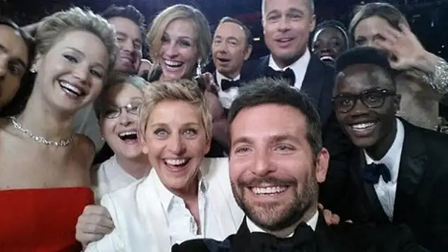 Tdk 'Selfie' Kelimesinin Türkçe Karşılığını Açıkladı