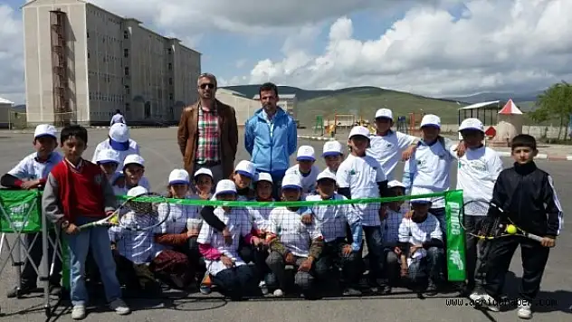 'SOKAK TENİSİ PROJESİ'TANITIMLARI BAŞLADI