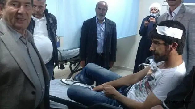 Halil AKSOY  Yaralı Genci Hastanede Ziyaret Etti