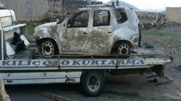 3 Araç Ateşe Verildi, 6 Kişi de Kaçırıldı