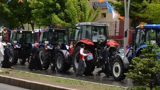 TKDK 27 YATIRIMCIYA TRAKTÖRLERİNİ TESLİM ETTİ