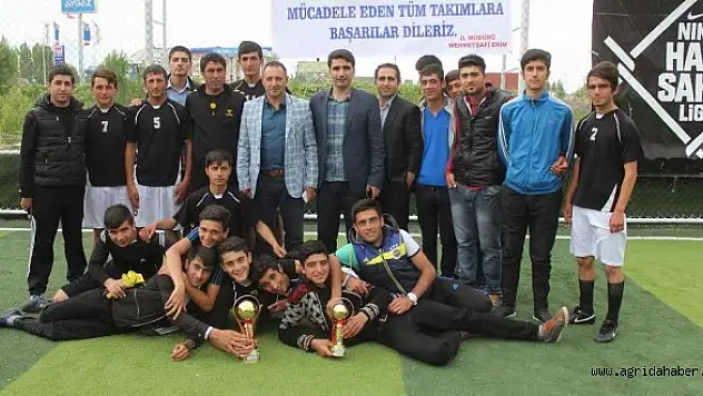 'NİKE HALI SAHA FUTBOL LİGİ' SONA ERDİ