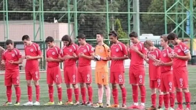 Saygı duruşu yerine Fatiha!
