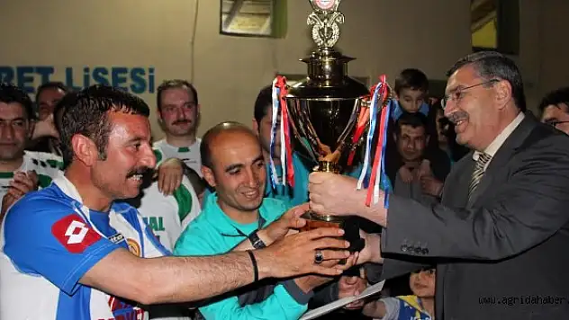 AĞRI'DA ÖĞRETMENLER ARASI FUTBOL TURNUVASI