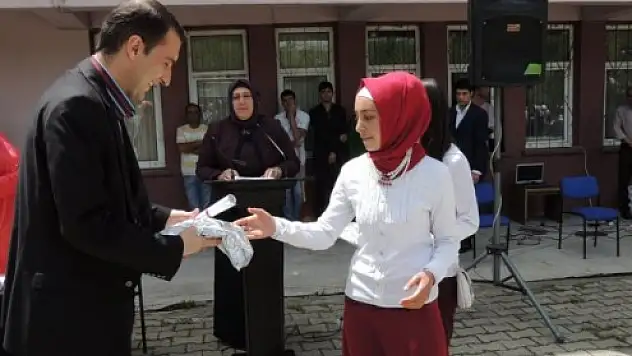 Eleşkirt Halk Eğitim Merkezinde Yılsonu Sertifika Töreni Yapıldı