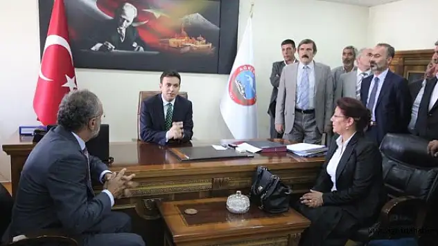 SIRRI SAKIK BELEDİYE BAŞKANLIĞI GÖREVİNİ DEVRALDI