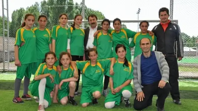 Bizim Halı Sahamız Projesi Kapsamında Futbol Turnuvası Düzenlendi.