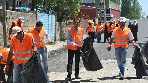 AĞRI BELEDİYESİ ÇÖP TOPLAMA KAMPANYASI BAŞLATTI