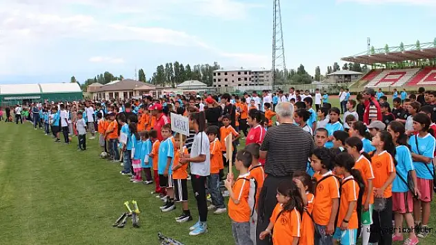 AĞRI'DA YAZ SPOR OKULLARI AÇILIŞI GERÇEKLEŞTİ