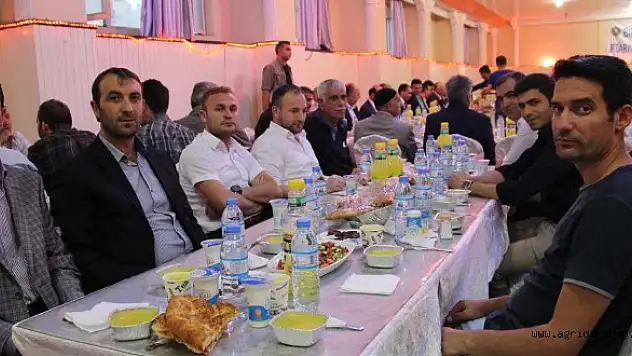 Birlik Vakfı Ağrı Şubesi İftar Yemeği Verdi