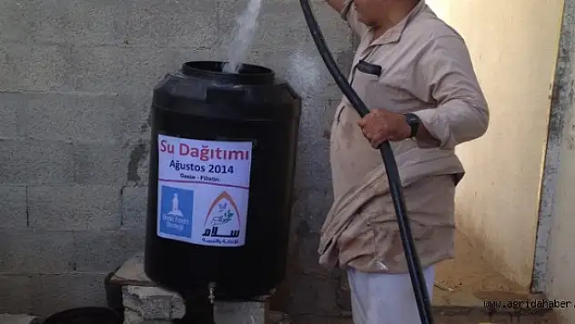 Deniz Feneri Gazze'de İçme Suyu Dağıtımı Yapıyor