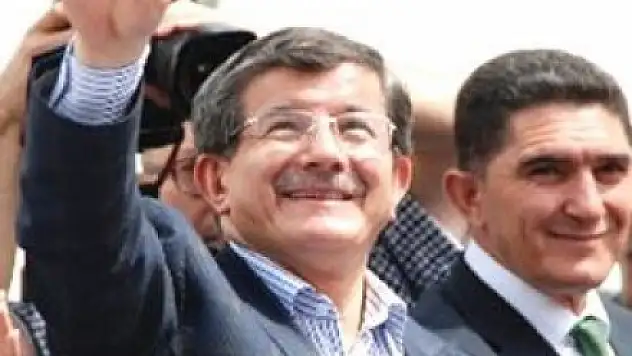 Çelebi: 'Ahmet Davutoğlu İsmi İstikrarın Devamı İçin Önemlidir'