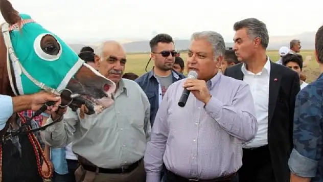 Ağrı'da '2014 Yılı At Yarışları' Yapıldı
