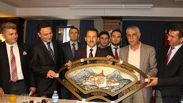BİK Genel Müdürü Atalay, Ağrılı Gazetecilerle Bir Araya Geldi