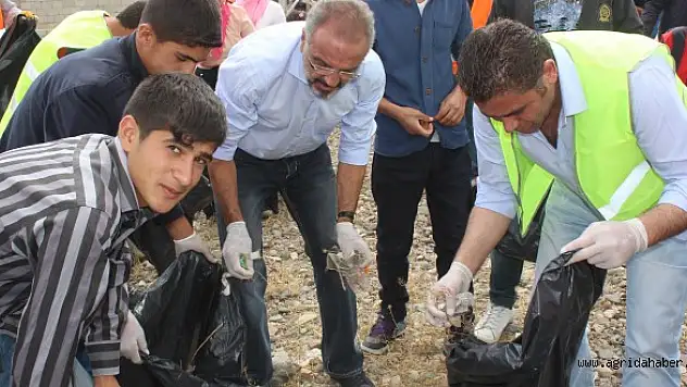 Eş Başkanlardan Halkla El Ele Temizlik Çalışması