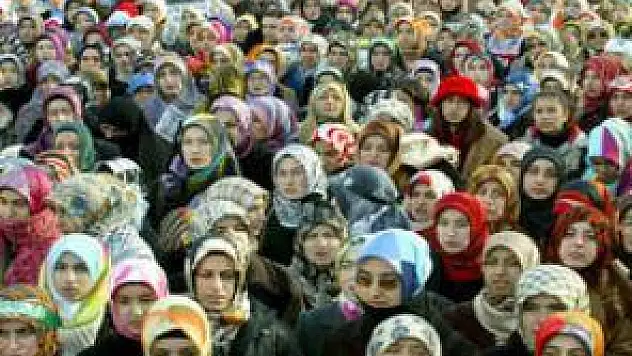 Kamuda başörtüsü için her gün eylem!