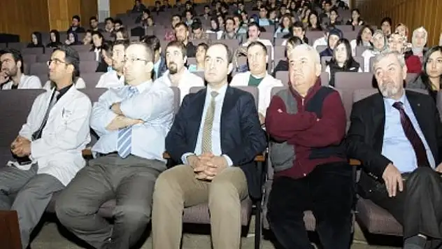 Dicle Üniversitesinde AİDS ve Ebola Hastalığı Tartışıldı