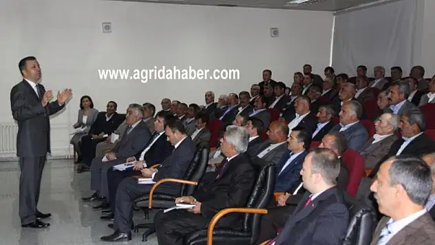 Valisi Ali Yerlikaya, köy ve mahalle muhtarları ile bir araya geldi