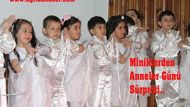 Miniklerden Anneler Günü Sürprizi
