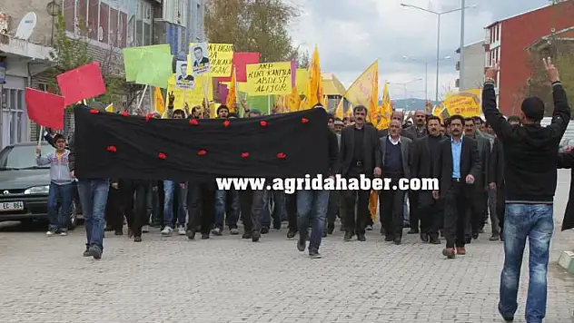 TAŞLIÇAY Mitinginde 'Kürt Kanıyla Abdest' Pankartı dikkat çekti