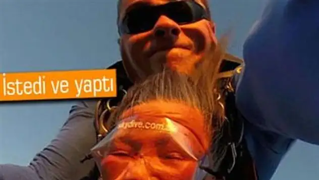 81 Yaşındaki Kadın, 12 Bin Fit Yükseklikten Atladı