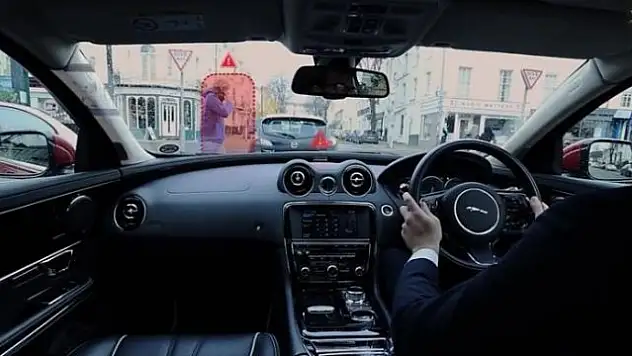 Land Rover'dan Sanal Özelliklere Sahip Cam