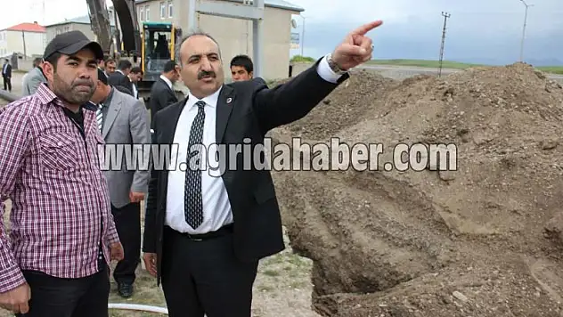 AĞRI MEHMET AKİF ERSOY MAHALLESİNDE ÇALIŞMALAR HIZ KESMİYOR