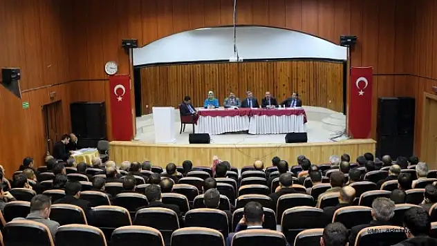 AĞRI'DA OKUL MÜDÜRLERİ TOPLANTISI