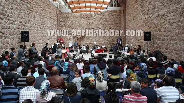 İSHAK PAŞA SARAYINDA YİBOLAR ARASI BİLGİ YARIŞMASI