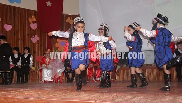 MİNİK ÖĞRENCİLERDEN YIL SONU GÖSTERİSİ