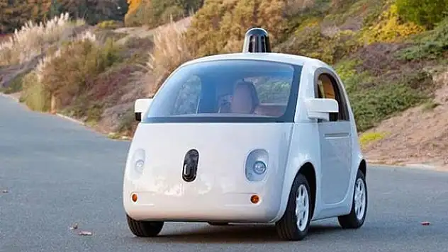 Google kendi kendine giden arabayı tanıttı