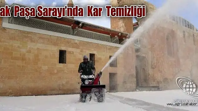 Tarihi İshak Paşa Sarayı'nda Kar Temizliği
