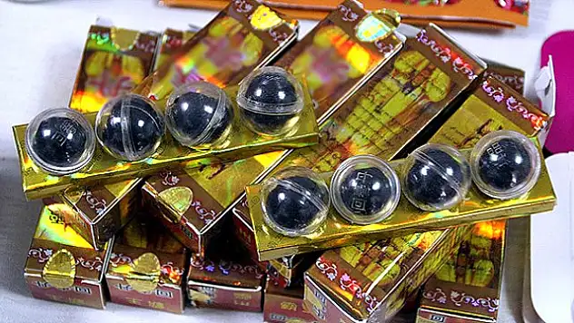 Tahtakale'de 'peynir ekmek' gibi satılıyor