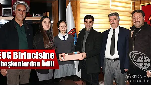 TEOG Birincisine Bir Ödülde Belediye Eşbaşkanlarından