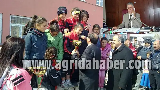 ATLETLERE İŞ ADAMINDAN DESTEK