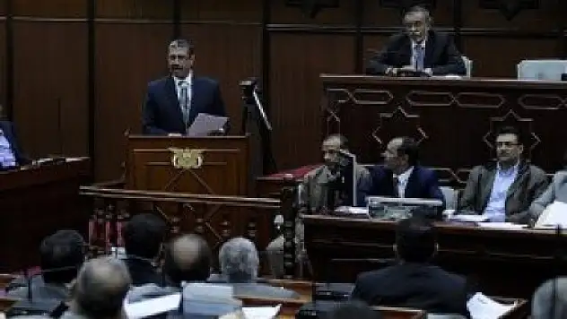 Yemende Cumhurbaşkanı ve Hükümet İstifa Etti