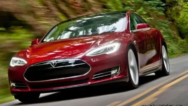 Tesla P85D'nin 'Deli' mod'u aracı uçuruyor!