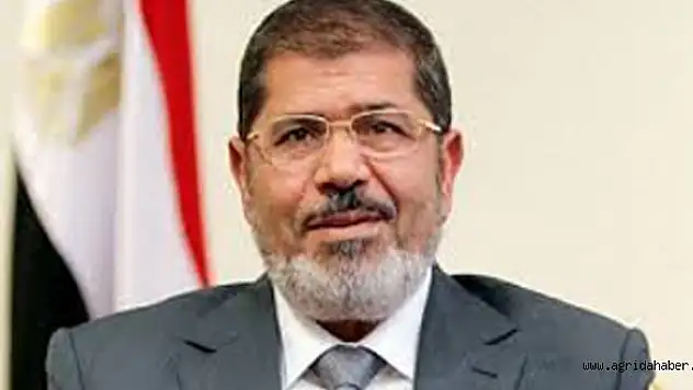 Mursi'nin duruşması ertelendi