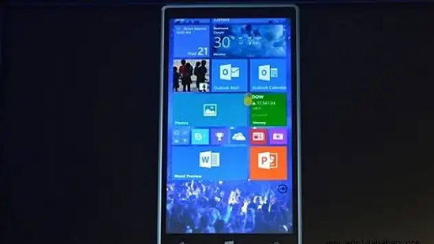 Windows 10, Lumia 1520 üzerinde görüntülendi