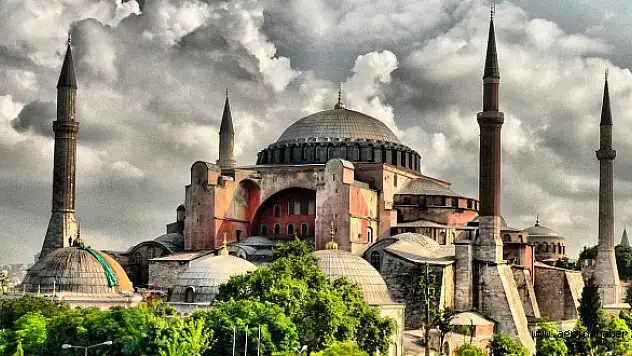 Ayasofya Ezana Kavuşuyor