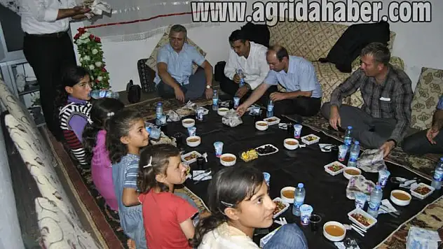 KAYMAKAM NİYAZİ FAKİR AİLELERLE İFTAR AÇTI