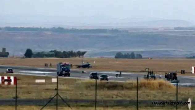Malatya'da 2 askeri eğitim uçağı düştü 1 asker şehit oldu