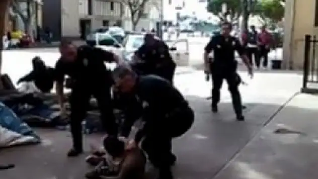 ABD'de Polis Şimdi De Bir Evsizi Öldürdü