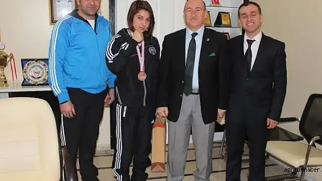 Türkiye 3.'sü Nurcan Ünlü'den İl Müdürüne Ziyaret