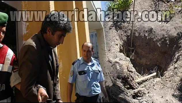 AMCA OĞULLARININ ARDINDAN KARISINI ÖLDÜRDÜ
