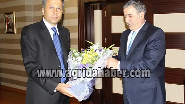 Esnaf Herkesin Hakkını Gözeten Kişidir