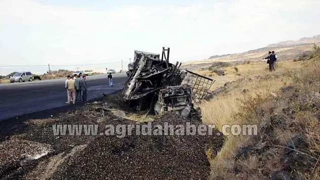 PKK DOĞUBEYAZIT KARAYOLUNDA 2 TIR YAKTI
